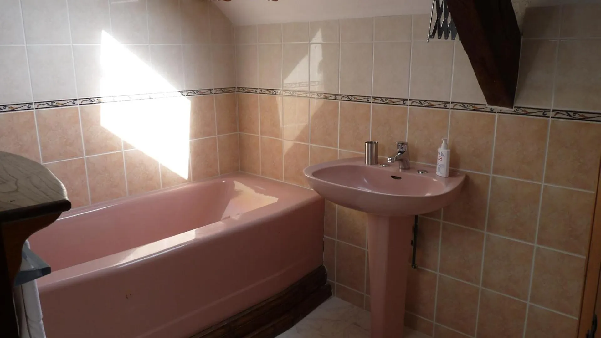 La Julerie, 4 Gites En Campagne Avec Piscine Corseul