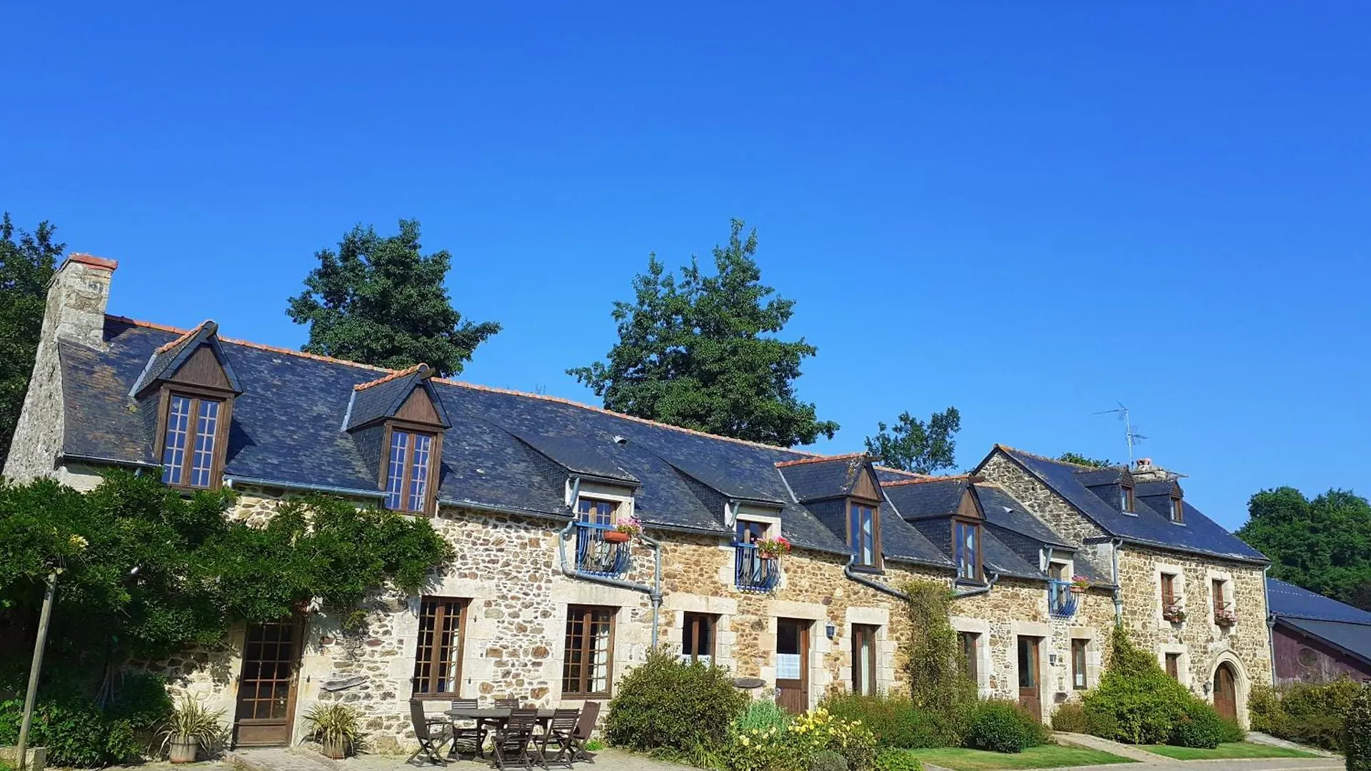 La Julerie, 4 Gites En Campagne Avec Piscine Corseul