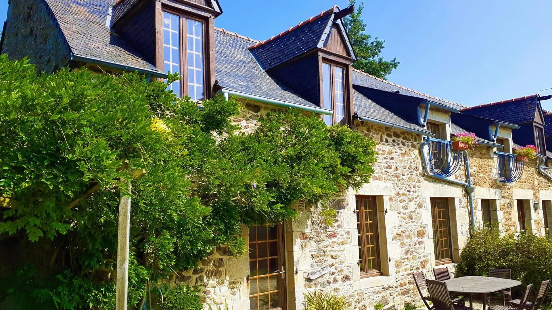 La Julerie, 4 Gites En Campagne Avec Piscine Corseul Nyaraló